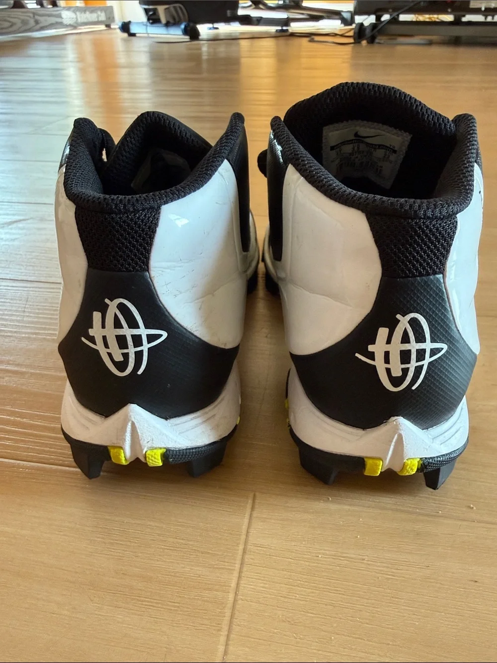 NIKE BASEBALL HUARACHE 2KFILTH KEYSTONE BOYS BASEBALL CLEATS BLACK WHITE SZ 4Y